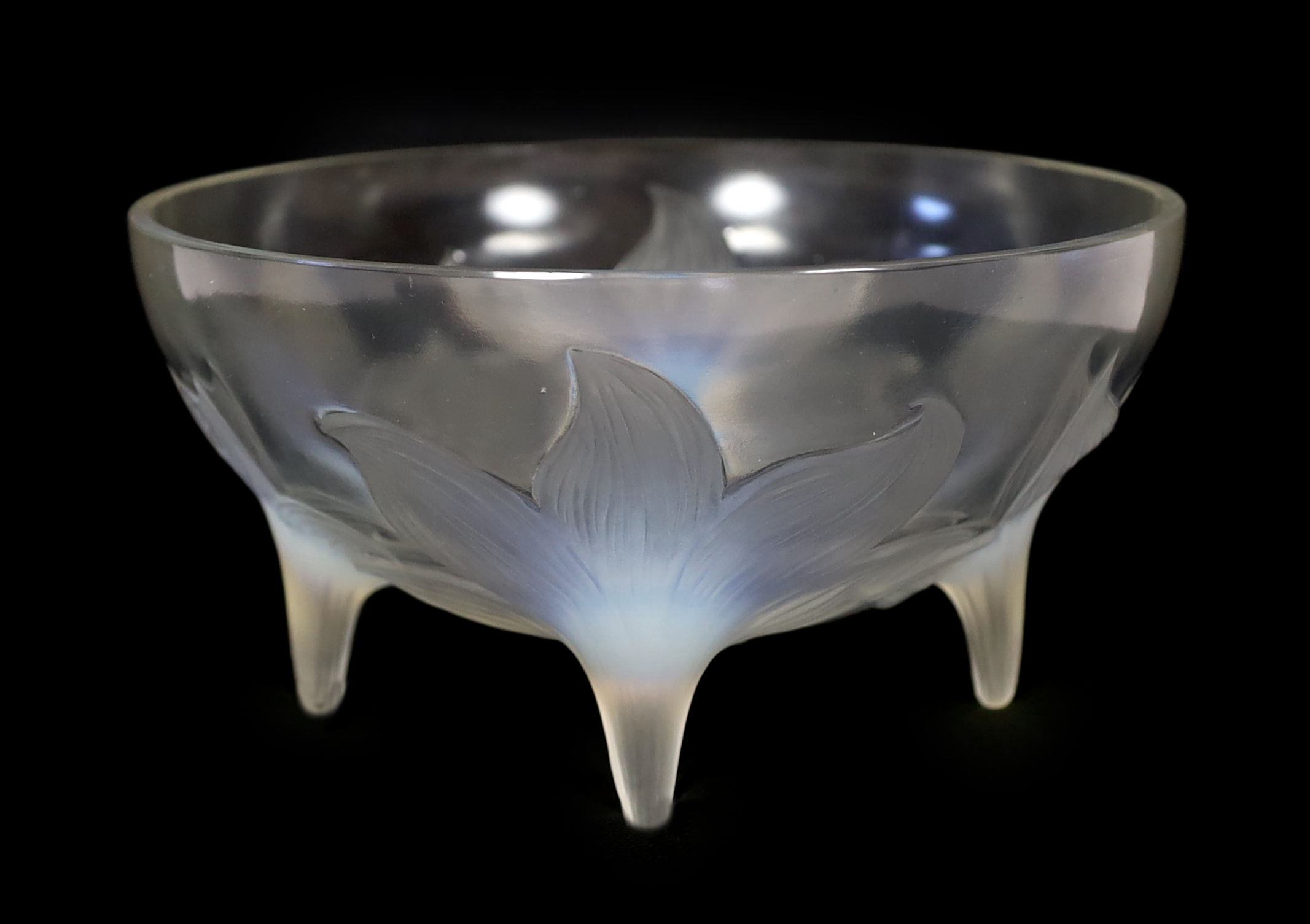 Rene Lalique, a Lys pattern opalescent glass bowl (no 382), c.1924